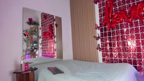 Snapshot of natasha__sccott chatting on February 14, 11:09 pm Natasha Sccott online show from February 14, 11:09 pm