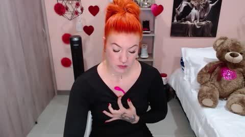 Snapshot of natasha_woo chatting on February 19, 11:57 pm Nat online show from February 19, 11:57 pm