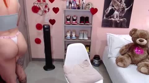 Snapshot of natasha_woo chatting on March 11, 3:02 pm Nat online show from March 11, 3:02 pm