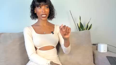 Natassia Dreams online show from February 26, 12:42 am