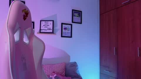 Nathalia Ramirez online show from May 1, 5:01 am