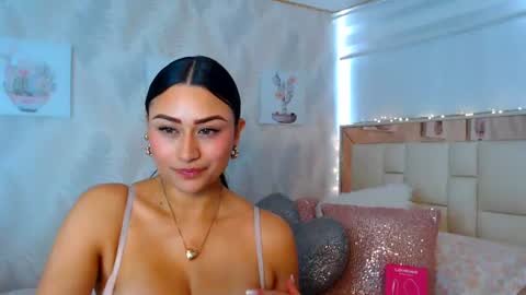 Snapshot of nathalierose_1 chatting on June 24, 4:17 pm Nathalie Rose online show from June 24, 4:17 pm