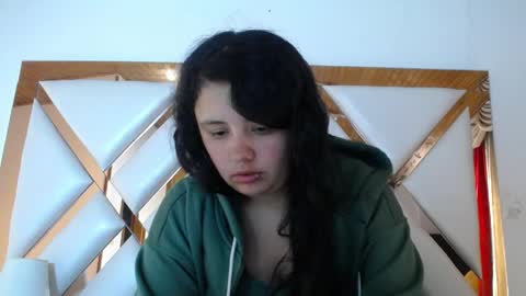 Snapshot of nathaly_low chatting on April 6, 12:50 pm nathaly low online show from April 6, 12:50 pm