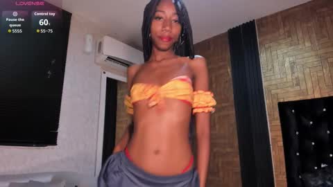 Snapshot of nathalyleen chatting on February 20, 4:42 am online show from February 20, 4:42 am