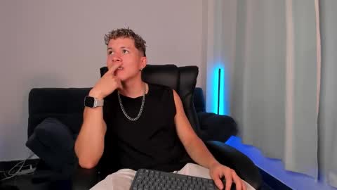 Snapshot of nathan_blake_ chatting on October 17, 7:38 pm Nathan online show from October 17, 7:38 pm