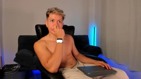 Snapshot of nathan_blake_ chatting on October 23, 4:50 pm Nathan online show from October 23, 4:50 pm