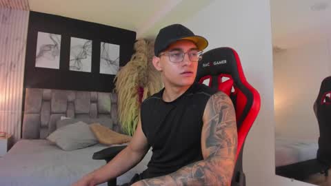 Snapshot of nathan_gross chatting on February 6, 2:33 am nathan_gross online show from February 6, 2:33 am