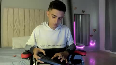 nathan_shimmer online show from February 23, 9:01 pm