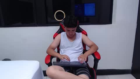 Snapshot of nathanbrookss chatting on December 15, 6:34 pm NathanBrooks online show from December 15, 6:34 pm