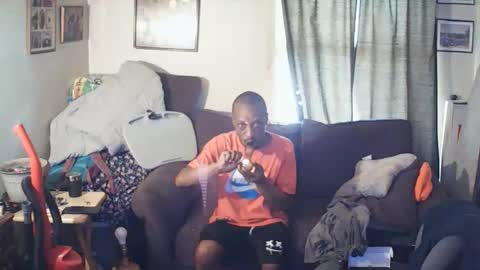 nathanbutler0 online show from April 4, 3:53 pm