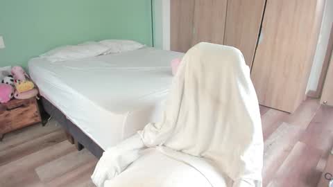     online show from March 25, 4:57 pm