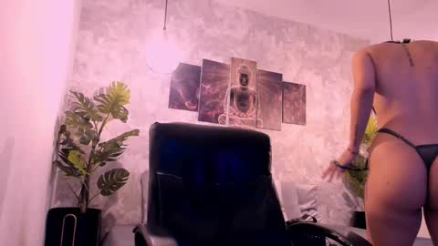 Snapshot of natt_collins chatting on December 3, 3:36 am Natalia online show from December 3, 3:36 am