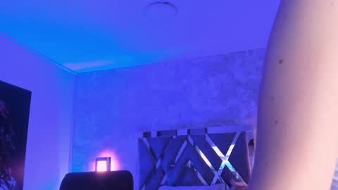 Snapshot of natt_collins chatting on February 24, 3:37 am Natalia online show from February 24, 3:37 am