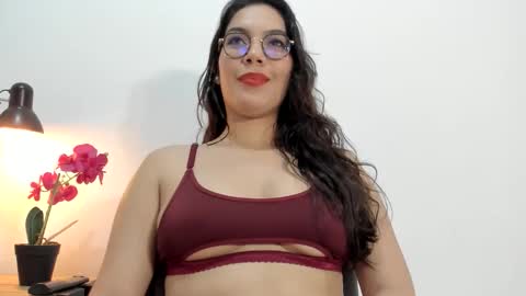 Snapshot of nattytrainor chatting on June 10, 8:19 pm Natty Trainor online show from June 10, 8:19 pm
