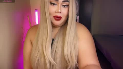Snapshot of natural_asiangoddes chatting on June 18, 8:13 pm kia online show from June 18, 8:13 pm