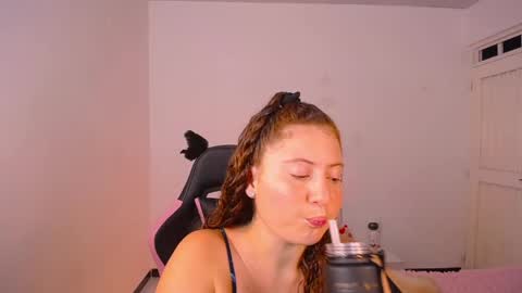 Snapshot of natural_ginger5 chatting on April 15, 10:32 pm natural_ginger5 online show from April 15, 10:32 pm