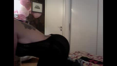 naturalbornsinfull online show from February 10, 3:32 am