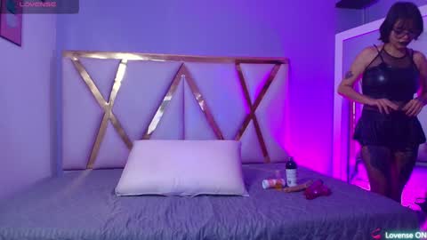 Snapshot of naturaltitss_ chatting on December 23, 1:13 pm Gwen  online show from December 23, 1:13 pm