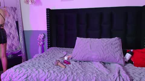 Snapshot of naturaltitss_ chatting on January 2, 7:07 pm Gwen  online show from January 2, 7:07 pm