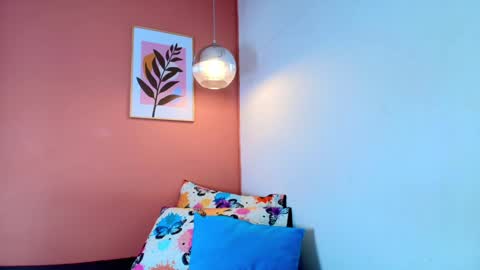 Snapshot of naturaltitss_ chatting on January 14, 3:47 pm Gwen  online show from January 14, 3:47 pm