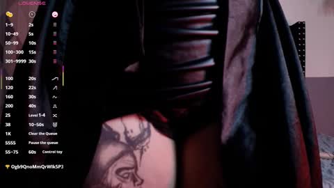 Snapshot of naturaltitss_ chatting on February 13, 5:26 am Gwen  online show from February 13, 5:26 am