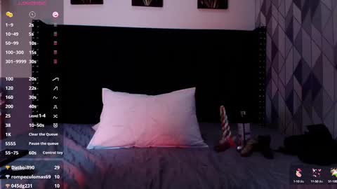 Snapshot of naturaltitss_ chatting on February 28, 8:07 pm Gwen  online show from February 28, 8:07 pm