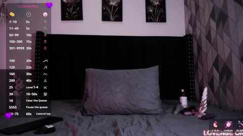 Snapshot of naturaltitss_ chatting on March 12, 4:56 pm Gwen  online show from March 12, 4:56 pm