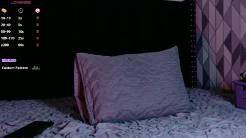 Snapshot of naturaltitss_ chatting on September 26, 7:51 pm Gwen  online show from September 26, 7:51 pm