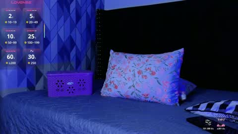 Gwen  online show from November 10, 7:13 pm