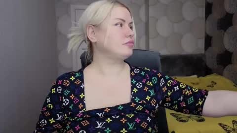 Snapshot of natusik123 chatting on December 19, 6:09 am natusik123 online show from December 19, 6:09 am