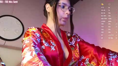Naty Saenz online show from December 7, 10:01 am