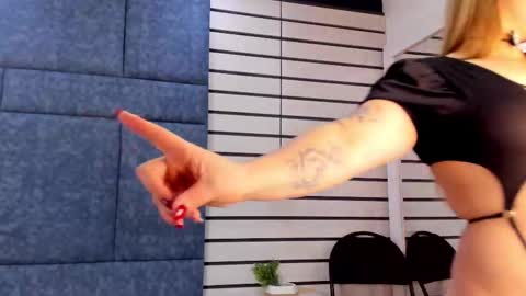 Naty  online show from October 10, 8:08 pm