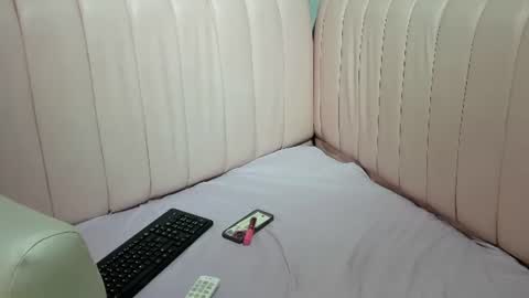 Snapshot of natyrussel chatting on June 10, 12:04 pm natyrussel online show from June 10, 12:04 pm