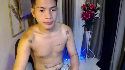 Snapshot of naughty_angelo chatting on April 23, 5:26 pm naughty_angelo online show from April 23, 5:26 pm