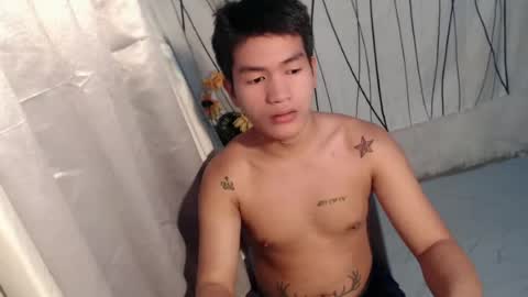 Snapshot of naughty_angelo chatting on June 13, 9:29 am naughty_angelo online show from June 13, 9:29 am