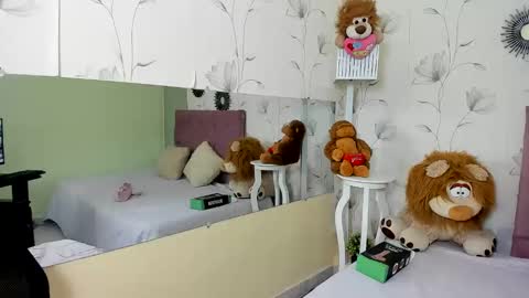 Snapshot of naughty_ariel chatting on February 7, 7:27 pm Zoe online show from February 7, 7:27 pm