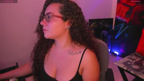 Snapshot of naughty_butt chatting on April 2, 4:32 am Megan online show from April 2, 4:32 am