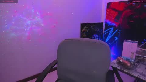 Snapshot of naughty_butt chatting on May 1, 2:16 am Megan online show from May 1, 2:16 am