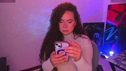 Snapshot of naughty_butt chatting on May 4, 12:17 am Megan online show from May 4, 12:17 am