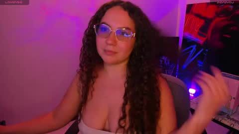 Snapshot of naughty_butt chatting on May 6, 3:13 am Megan online show from May 6, 3:13 am