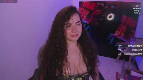 Snapshot of naughty_butt chatting on June 12, 4:22 am Megan online show from June 12, 4:22 am