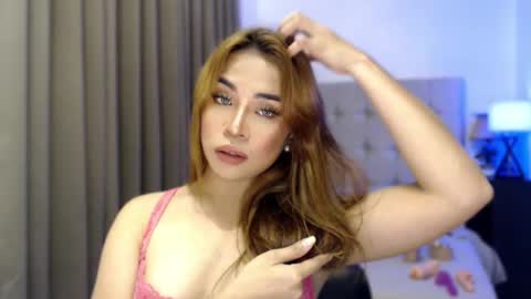 Snapshot of naughty_dreamerxxx chatting on April 22, 11:12 am Queen Jess online show from April 22, 11:12 am
