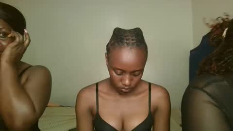 naughty_ellaa online show from September 19, 1:07 am