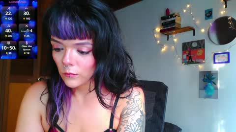 Em  please help me reach 100 thumbs up 3 online show from January 12, 10:01 pm