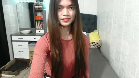 Snapshot of naughty_emmats chatting on December 1, 9:37 pm emma online show from December 1, 9:37 pm