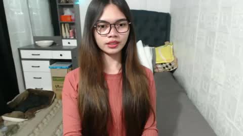 Snapshot of naughty_emmats chatting on December 2, 4:31 am emma online show from December 2, 4:31 am