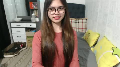 Snapshot of naughty_emmats chatting on December 4, 11:13 pm emma online show from December 4, 11:13 pm