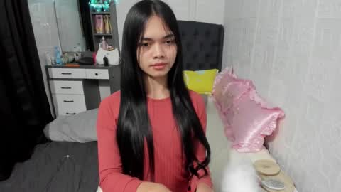 Snapshot of naughty_emmats chatting on December 19, 4:02 pm emma online show from December 19, 4:02 pm