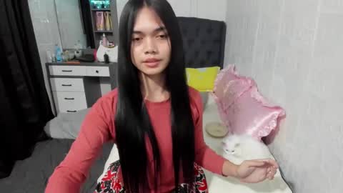 Snapshot of naughty_emmats chatting on December 19, 7:07 pm emma online show from December 19, 7:07 pm