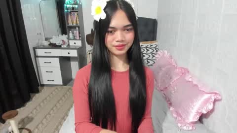 Snapshot of naughty_emmats chatting on December 23, 1:35 pm emma online show from December 23, 1:35 pm